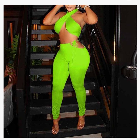 Two Piece Set 💚 - Picture 2 of 6